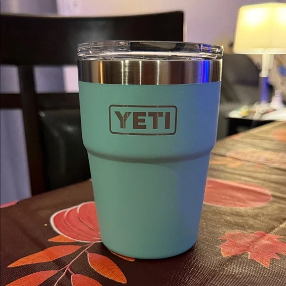 YETI Turquoise Tumbler with Clear Lid - Picture 1 of 2